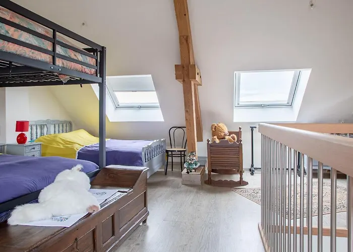 Renovated With Enclosed Garden בית נופש